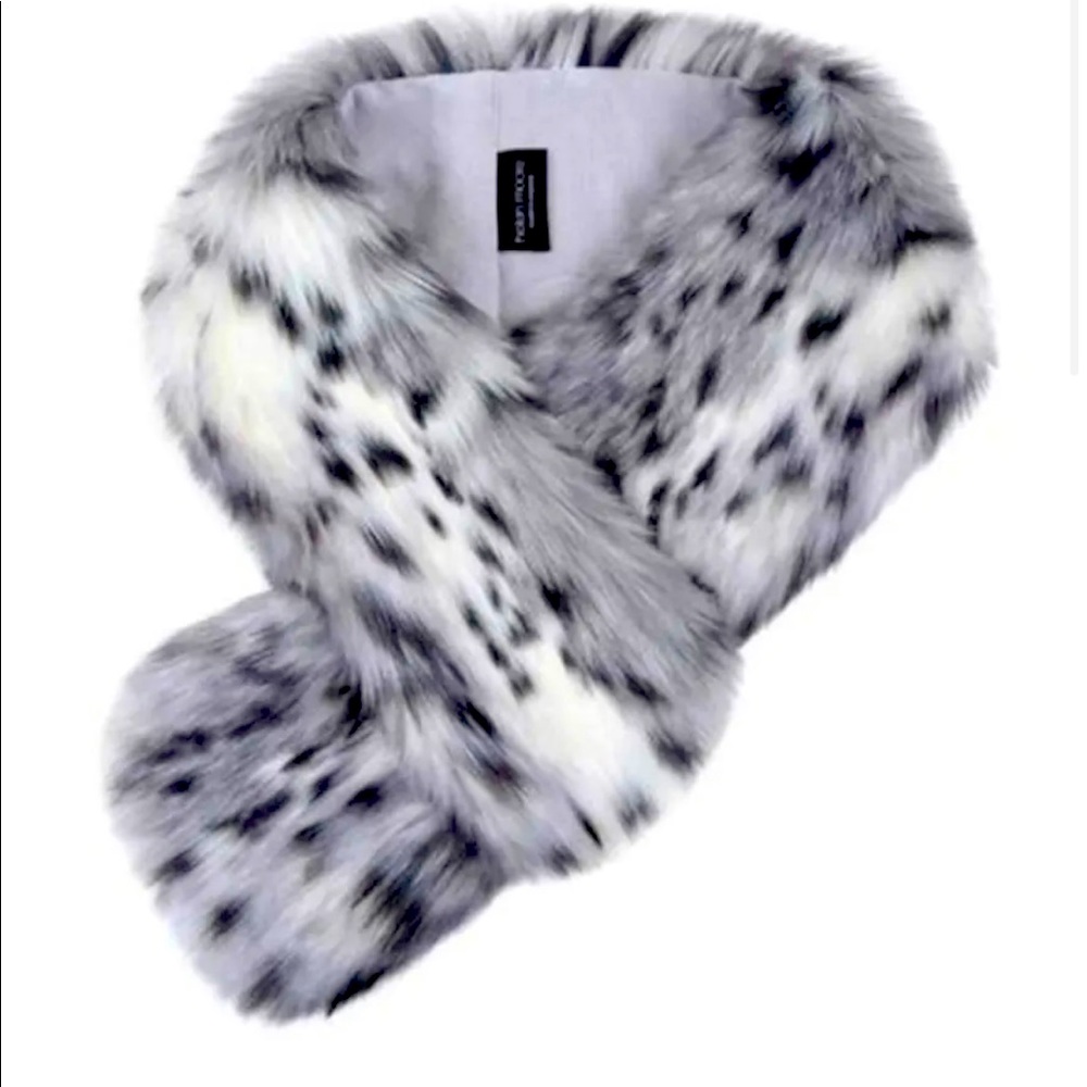 BNWT Helen Moore artic leopard loop scarf- made in England